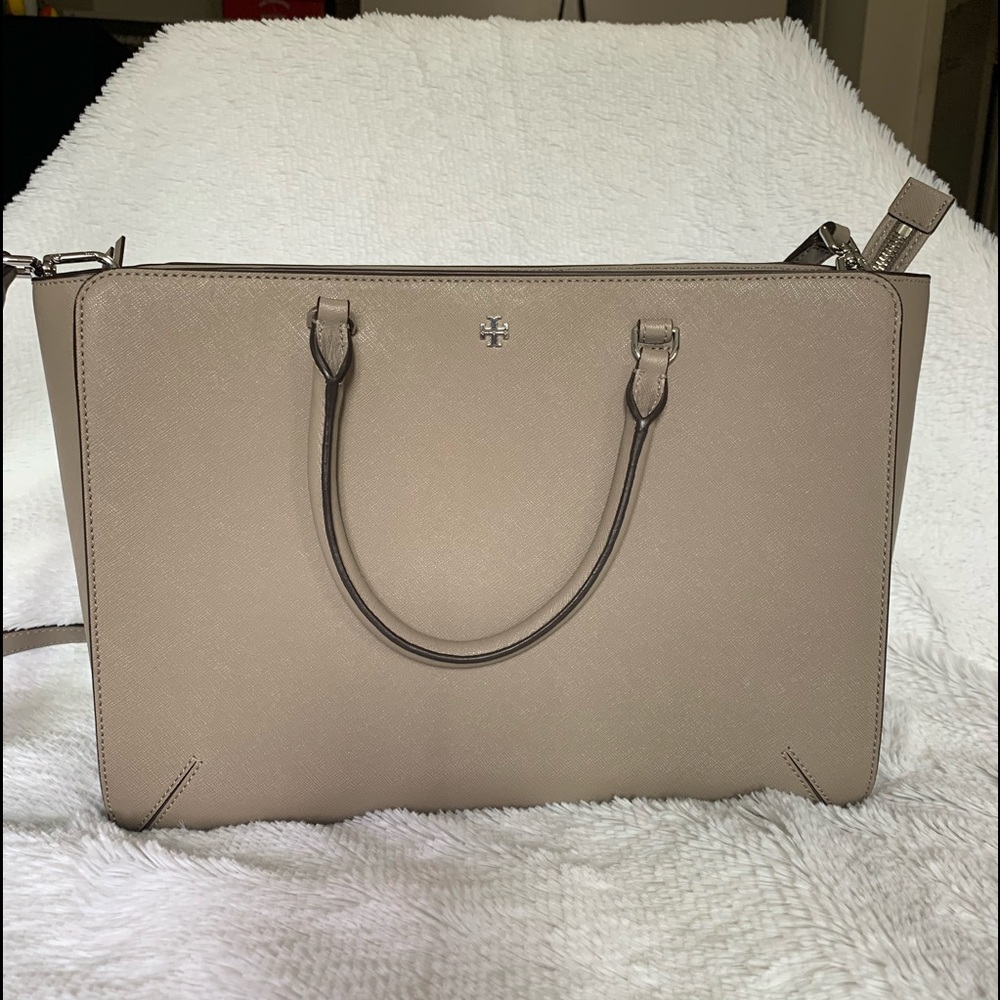 Tory Burch
Robinson Large Zip-Top Tote Bag - Picture 3 of 7